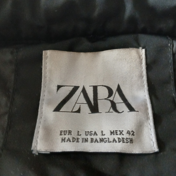 Zara Large. Men's zip up quilted lined vest - Picture 5 of 8